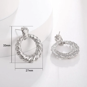 Detail view of twisted rope round hoop earrings with 33mm and 27mm dimensions