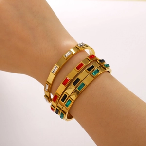 Lot de quatre bracelets en acier inoxydable doré 18K avec cristaux colorés rectangles