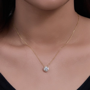 Elegant S925 sterling silver halo necklace with round zircon pendant on gold chain