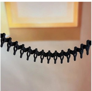 Detailed close-up of black non-slip hairband teeth for secure grip and facial washing