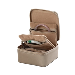 Beige Schmuckschatulle aus Kunstleder mit Reißverschluss und Samtfächern für Schmuck