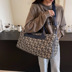 Borsa da viaggio capiente con stampa geometrica e tracolla per lo sport e il fitness