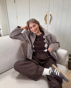 Veste courte en tweed pour femme avec détails plissés dans des tons terre