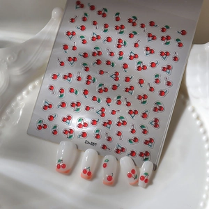 Stickers ongles cerises 3D avec texture gelée et pointes françaises sur ongles longs