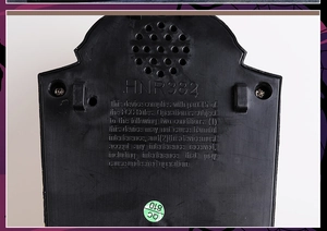 Vue arrière du bouton de sonnette Halloween avec haut-parleur, marquage FCC et label QC