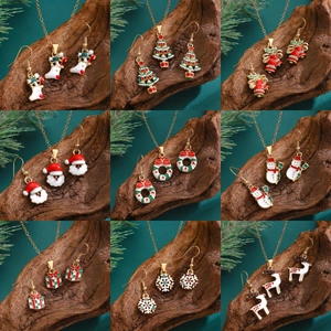 Weihnachtsschmuck-Set mit Weihnachtsmann, Schneemann und Rentier Halsketten und Ohrringen