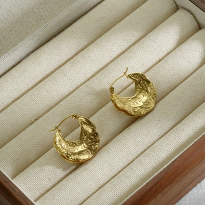 Luxury 18k gold irregular oval earrings with hammered texture in wooden jewelry box