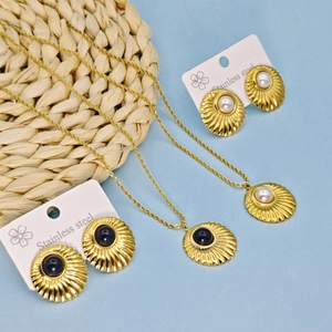 Vintage Gold Plated Stainless Steel Necklace And Stud Earrings Seashell Textured Pendant Artificial Pearl Faux Gemstone For Women