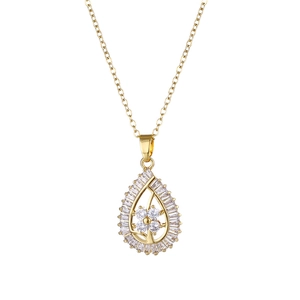 Elegante collana in oro 18K con ciondolo a goccia e quadrifoglio di zirconi incastonati