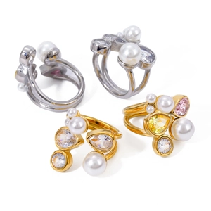 Set of four 18k gold and silver stainless steel rings with pearls and zircon stones