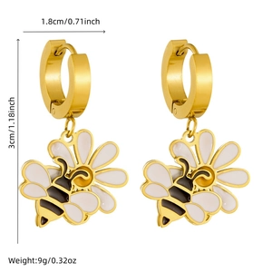 Detail view of daisy and bee hoop earrings showing product dimensions and weight