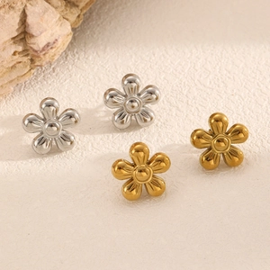 Boucles d'oreilles fleurs minimalistes en acier inoxydable en finitions doré et argent