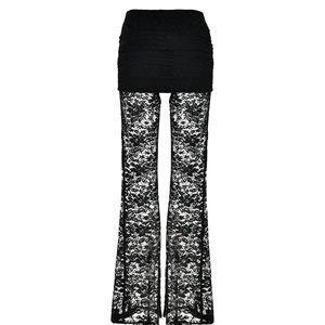 Detailansicht der High-Waist-Schlaghose mit aufwendiger schwarzer Blumenspitze und Raffung