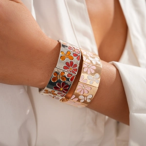 Bracelet Élastique En Alliage De Fleurs Et Papillons En Émail Avec Strass Bijoux Rétro Haut De Gamme Cadeau Femme