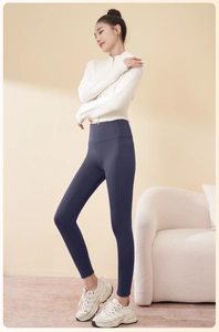 Detail view of high-waist winter yoga pants featuring tummy control and fleece lining