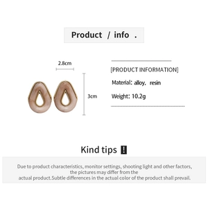 Detailed chart showing size and weight specs of drop-shaped resin and alloy earrings