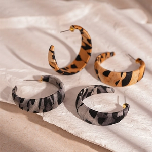 Retro Leopard Print Fabric Wrapped C Shaped Hoop Earrings With Silver Earring Post Fashion Jewelry For Women