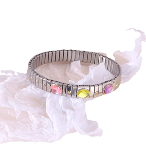 Elastic stainless steel bracelet with three-color acrylic gemstones in a vintage style