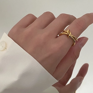 Irregular knotted gold metal ring for women with minimalist open-loop design