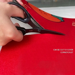 Paillasson rouge personnalisable avec texture côtelée découpée aux ciseaux pour s'adapter