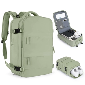 Gran mochila de viaje verde menta con compartimento para zapatos y puerto USB integrado