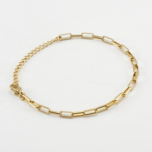 Detail of 18K gold-plated stainless steel paperclip chain with lobster clasp and extender