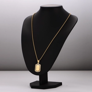 Collier en acier inoxydable plaqué or 18k avec pendentif rectangulaire et cristaux
