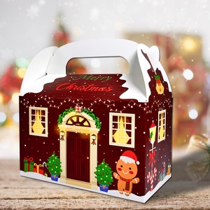 Detail einer roten weihnachtlichen Keks-Geschenkbox in Hausform mit Tragegriff und Motiven