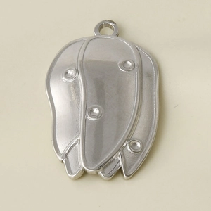 Detailed close-up of 304 stainless steel flower bud pendant with silver multi-layer petals