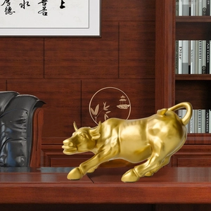 Golden Wall Street bull statue for home office decor, symbolizing strength and success