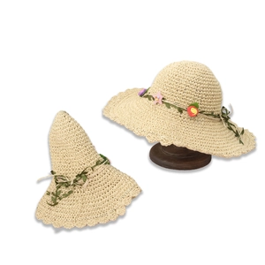 Atmungsaktiver Strohhut für Damen mit bunten Blumen und praktischem faltbarem Design