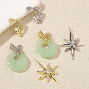 Selección de colgantes de gato luna y estrella bañados en oro 18k con circón y dijes