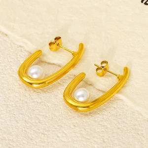 Boucles d'oreilles en acier inoxydable doré 18 carats en forme de U avec perles blanches