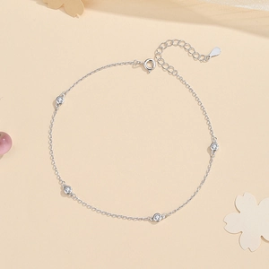 Cavigliera minimalista in argento sterling S925 con delicate pietre di zirconia