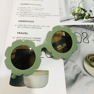 Detail of UV400 protection sticker on green matte flower-shaped kids' sunglasses