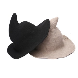 Foldable pointed witch hat in black and light brown knitted cotton for women