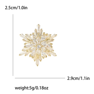 Elegant gold snowflake brooch with cubic zirconia crystals, size 2.5cm x 2.9cm, weight 5g