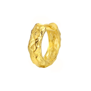 Minimalist S925 silver hoop earrings with hammered gold texture in a retro aesthetic