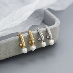 Elegant C-shaped hoop earrings with pearls and pavé stones in gold and silver finish