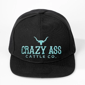 Casquette noire à bord plat avec broderie bleu clair Crazy Ass Cattle Co et tête de taureau