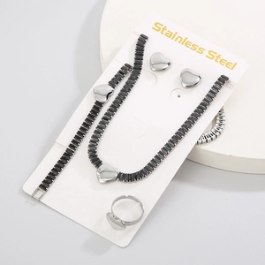 Parure de bijoux en acier argenté avec cœurs et oxydes de zirconium noirs rectangulaires
