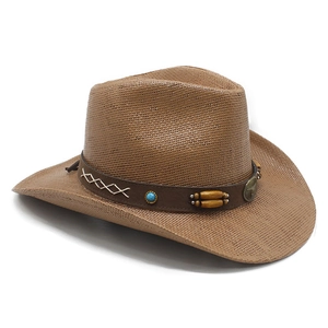 Dettaglio cappello da cowboy in paglia marrone con cinturino in pelle e perla turchese