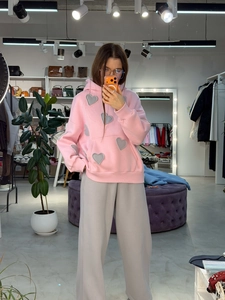 Ensemble sweat à capuche rose brodé cœur et pantalon de jogging large gris