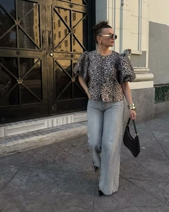 Chic leopard print blouse featuring elegant puff sleeves and a relaxed round neck fit