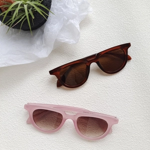 Detailed top view of fashionable square sunglasses with tortoiseshell and pink frames