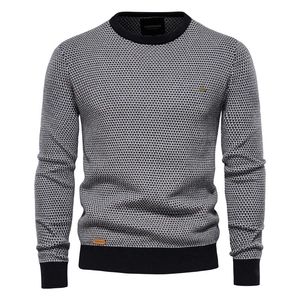 Herren Strickpullover mit Rundhalsausschnitt und schwarz-weißem Kleinkariert-Muster