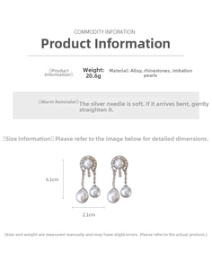 Dettaglio di orecchini vintage in argento con misure di 6,1 cm per 2,1 cm di larghezza
