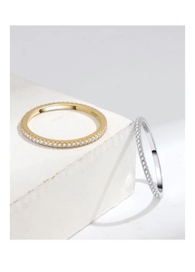 Détail de bagues en argent 925 doré et argenté avec pavé de zircons pour femmes
