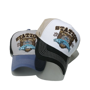 Due cappelli trucker con ricamo di orso e pesce ad alta densità e retro in rete