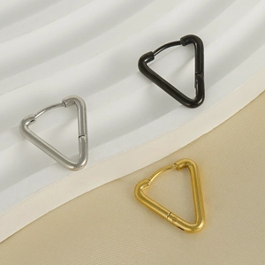 Orecchini a cerchio a triangolo in acciaio al titanio, colori nero, oro e argento
